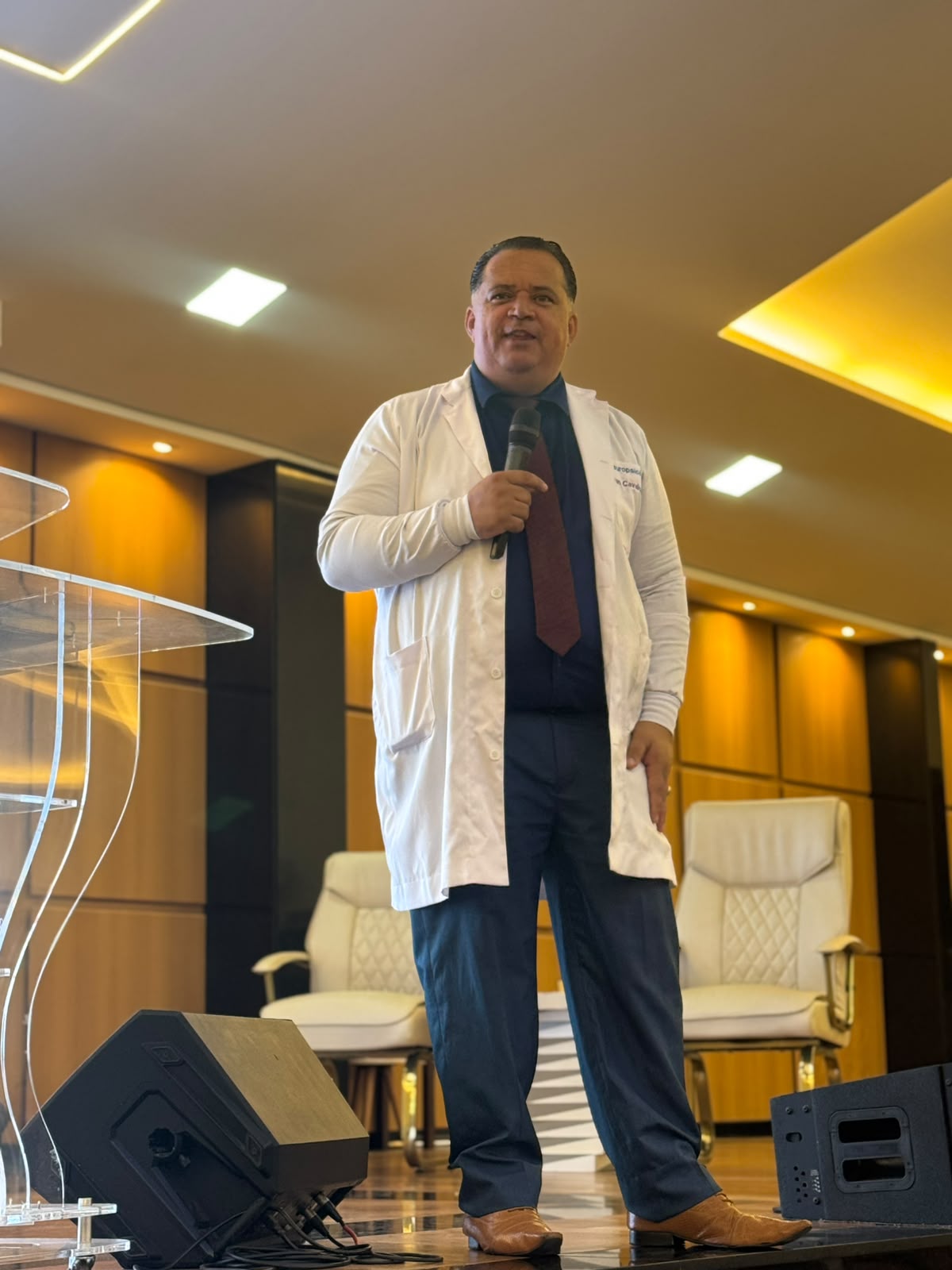 Dr. Ivanildo Cavalcante durante uma palestra
